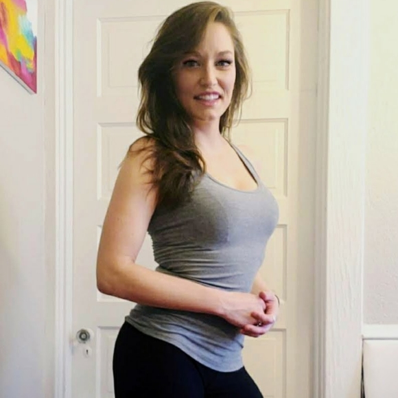 Meet your Posher, Melissa - Picture 3 of 4